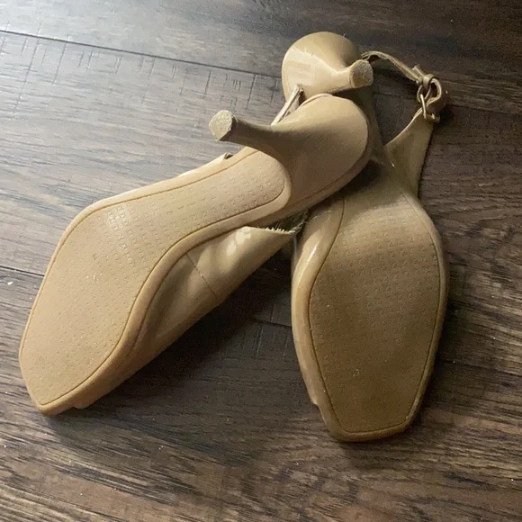 TAHARI Womens Sandals - Picture 3 of 3